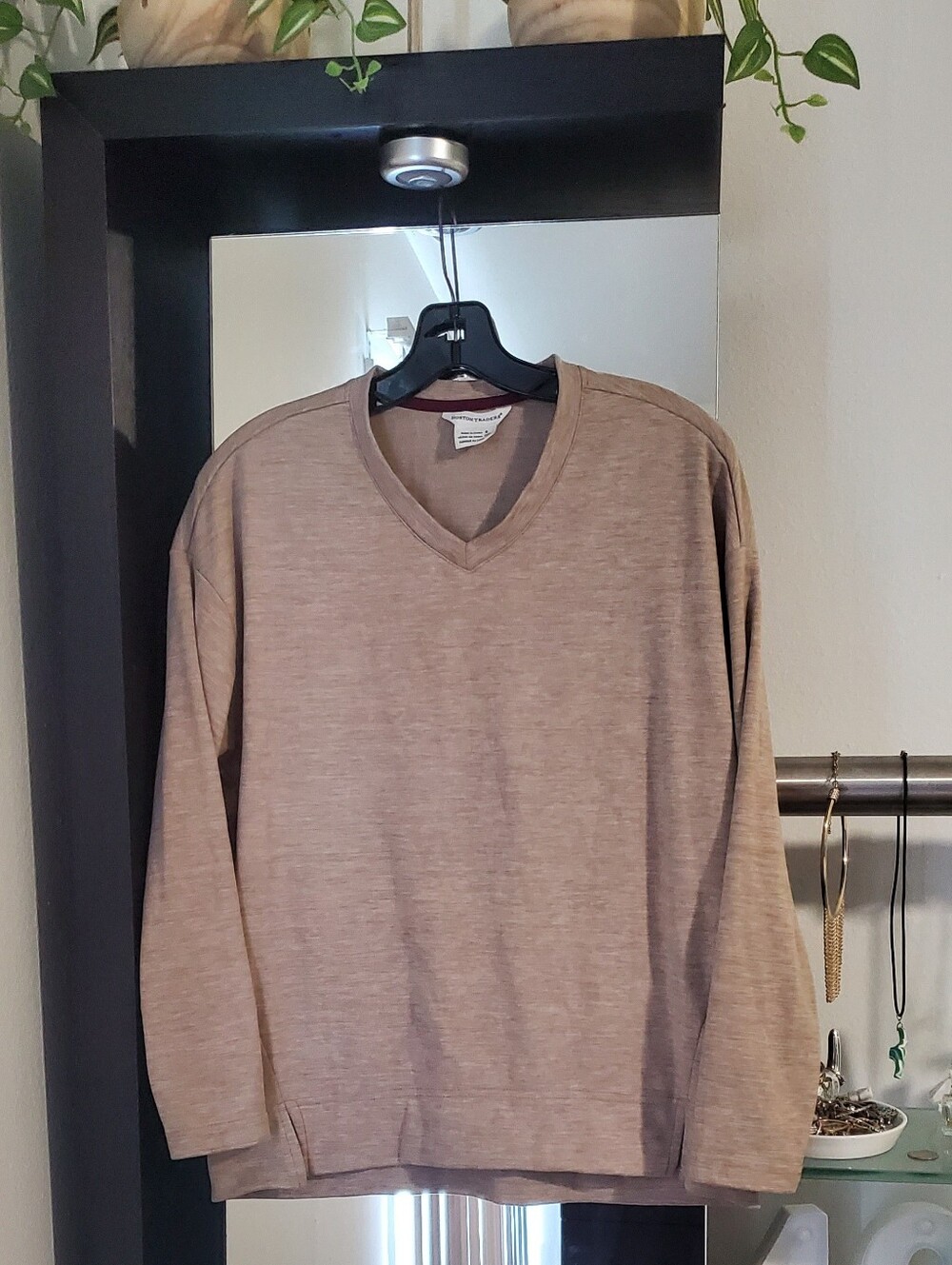 💕 Boston Traders 💕 Women's Taupe V-Neck Sweater